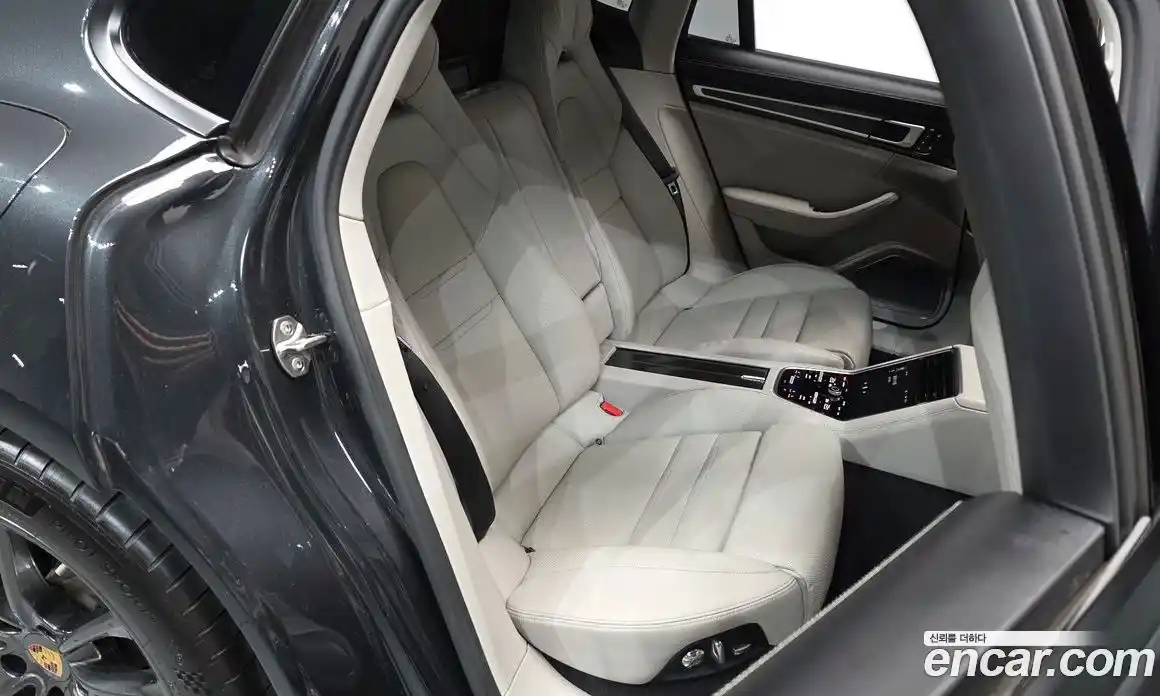 Porsche Panamera 2018 3.0 Автомат в Москве № 165298, фото 4