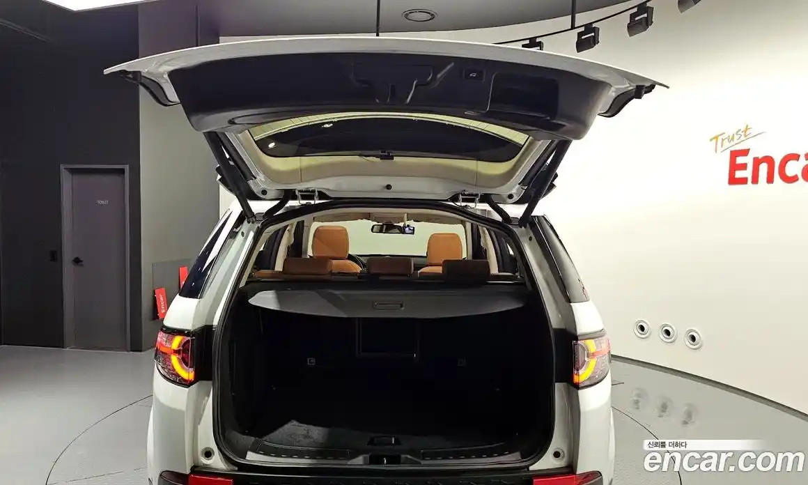 Land Rover Discovery Sport 2019 2.0 Автомат в Москве № 166777, фото 6