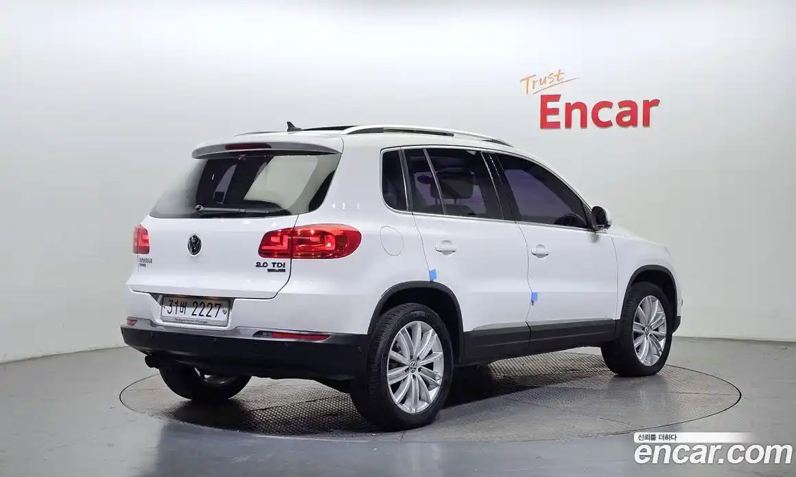 Volkswagen Tiguan 2013 2.0 Автомат в Москве № 168944, фото 11