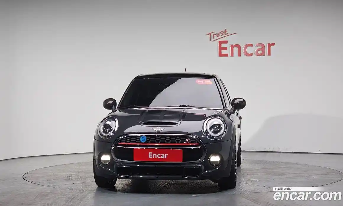 Mini Cooper 2019 2.0 Автомат в Москве № 187697, фото 13