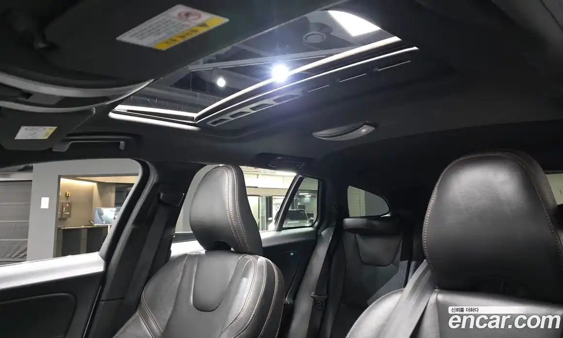 Volvo V60 2018 2.0 Автомат в Москве № 196992, фото 11