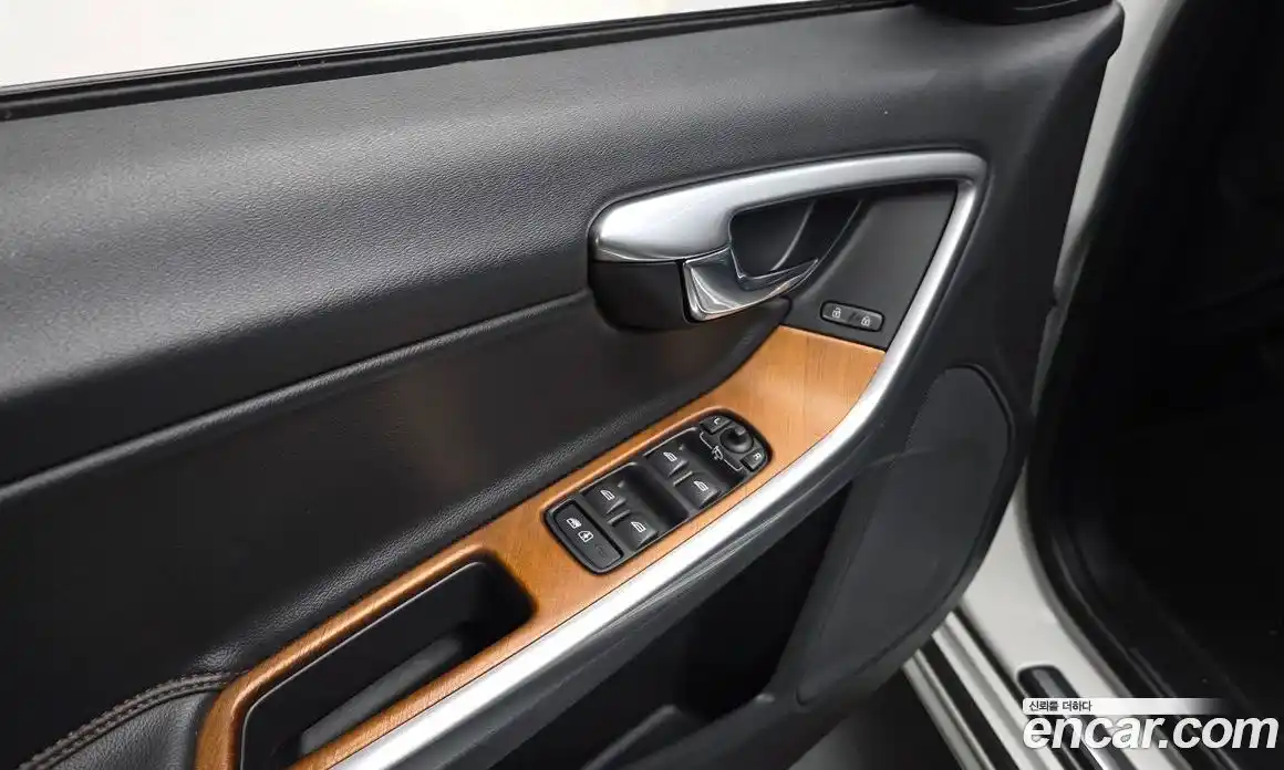 Volvo V60 2018 2.0 Автомат в Москве № 196992, фото 17