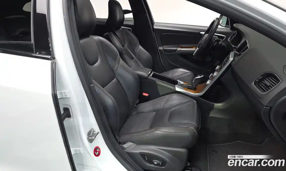 Volvo V60 2018 2.0 Автомат в Москве № 196992, фото 19