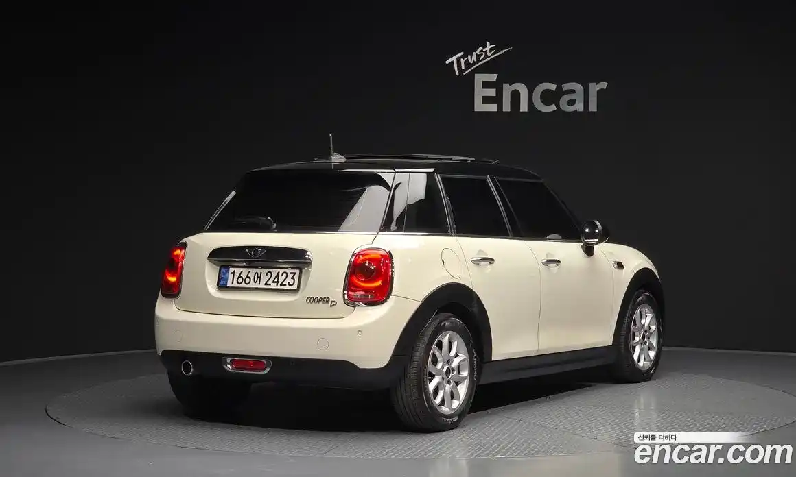 Mini Cooper 2015 1.5 Автомат в Москве № 198486, фото 12