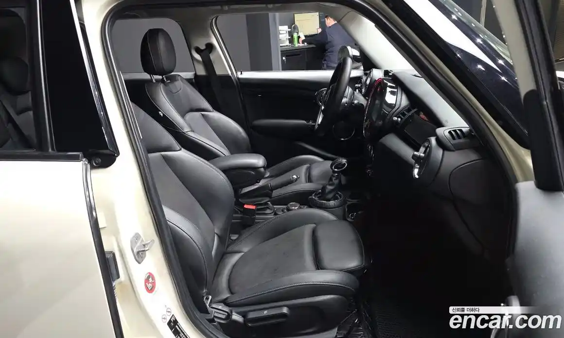 Mini Cooper 2015 1.5 Автомат в Москве № 198486, фото 13