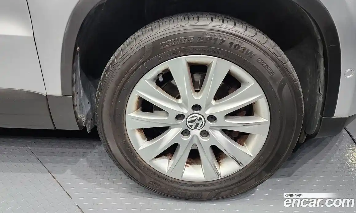 Volkswagen Tiguan 2011 2.0 Автомат в Москве № 199117, фото 16