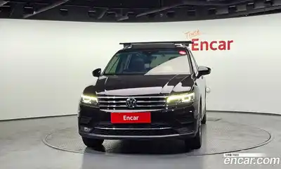 Volkswagen Tiguan 2018 2.0 Автомат в Москве № 199273, миниатюра 3