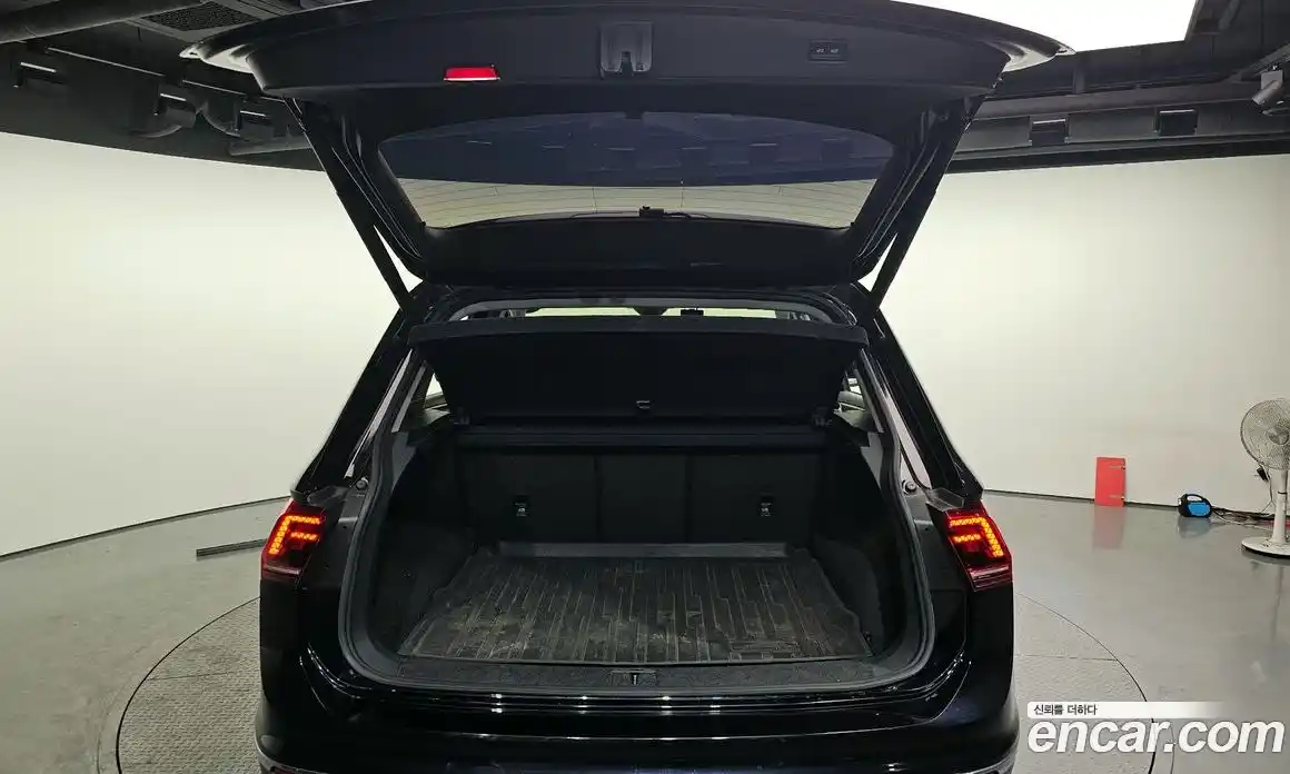 Volkswagen Tiguan 2018 2.0 Автомат в Москве № 199273, фото 7