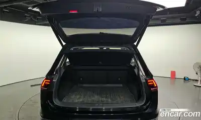 Volkswagen Tiguan 2018 2.0 Автомат в Москве № 199273, миниатюра 7