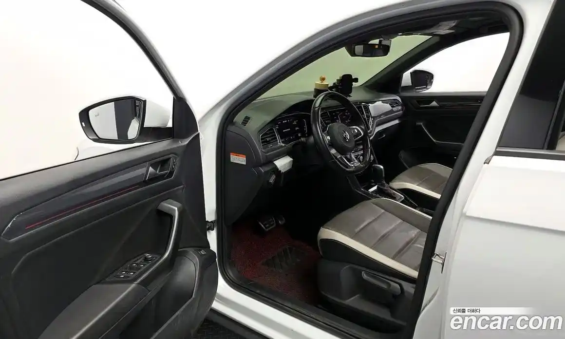 Volkswagen T-Roc 2021 2.0 Автомат в Москве № 199305, фото 16