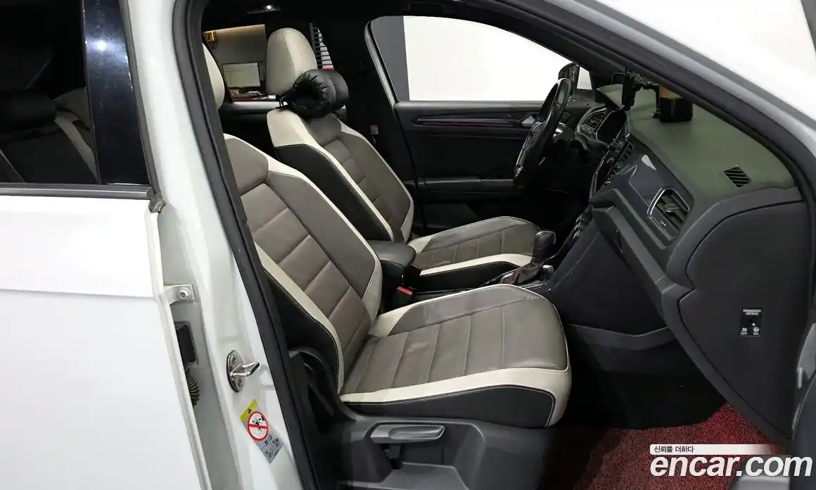 Volkswagen T-Roc 2021 2.0 Автомат в Москве № 199305, фото 5