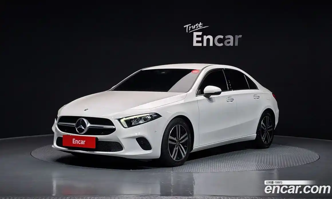 Mercedes-Benz A-Class 2023 2.0 Автомат в Москве № 205774, фото 14