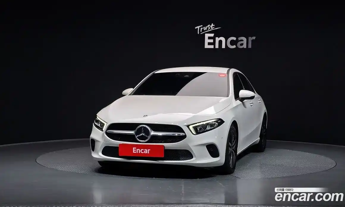 Mercedes-Benz A-Class 2023 2.0 Автомат в Москве № 205774, фото 3