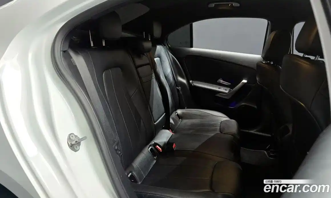 Mercedes-Benz A-Class 2023 2.0 Автомат в Москве № 205774, фото 4