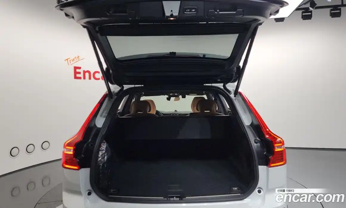 Volvo XC60 2025 2.0 Автомат в Москве № 212766, фото 4