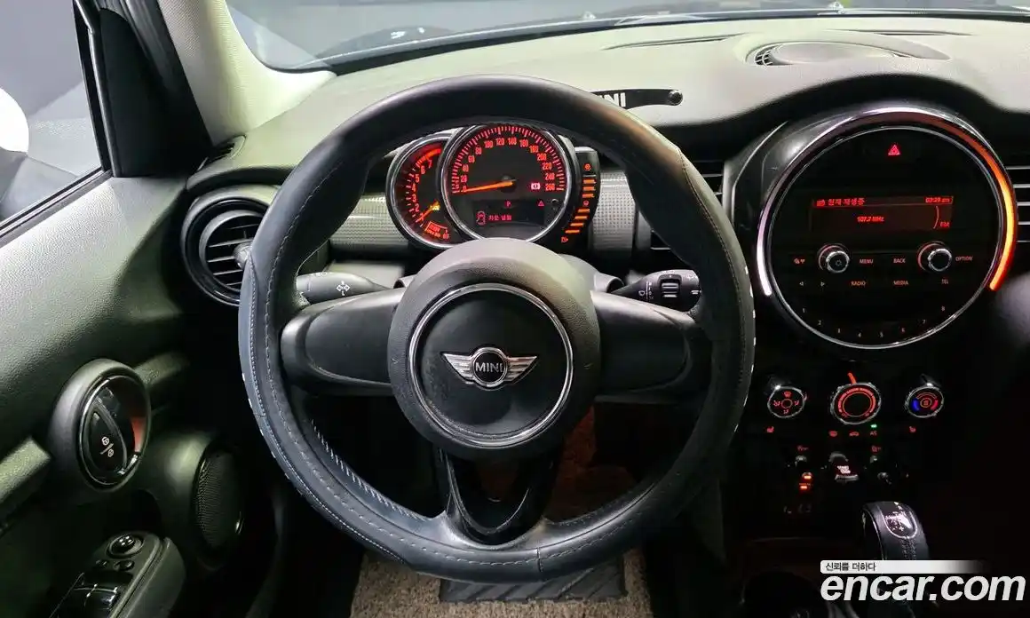 Mini Cooper 2015 1.5 Автомат в Москве № 214348, фото 15