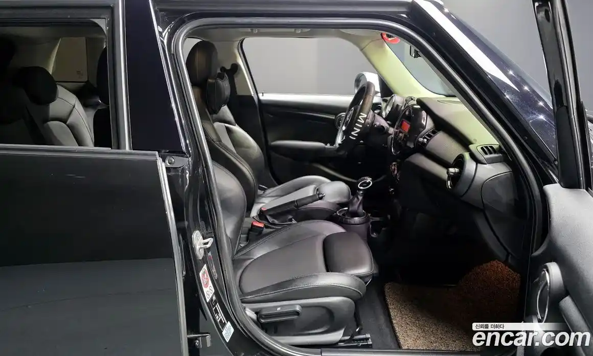 Mini Cooper 2015 1.5 Автомат в Москве № 214348, фото 19