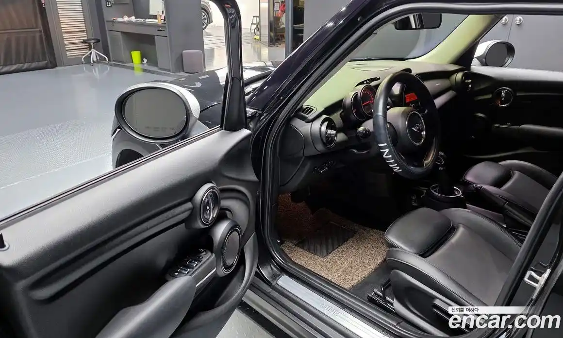 Mini Cooper 2015 1.5 Автомат в Москве № 214348, фото 5