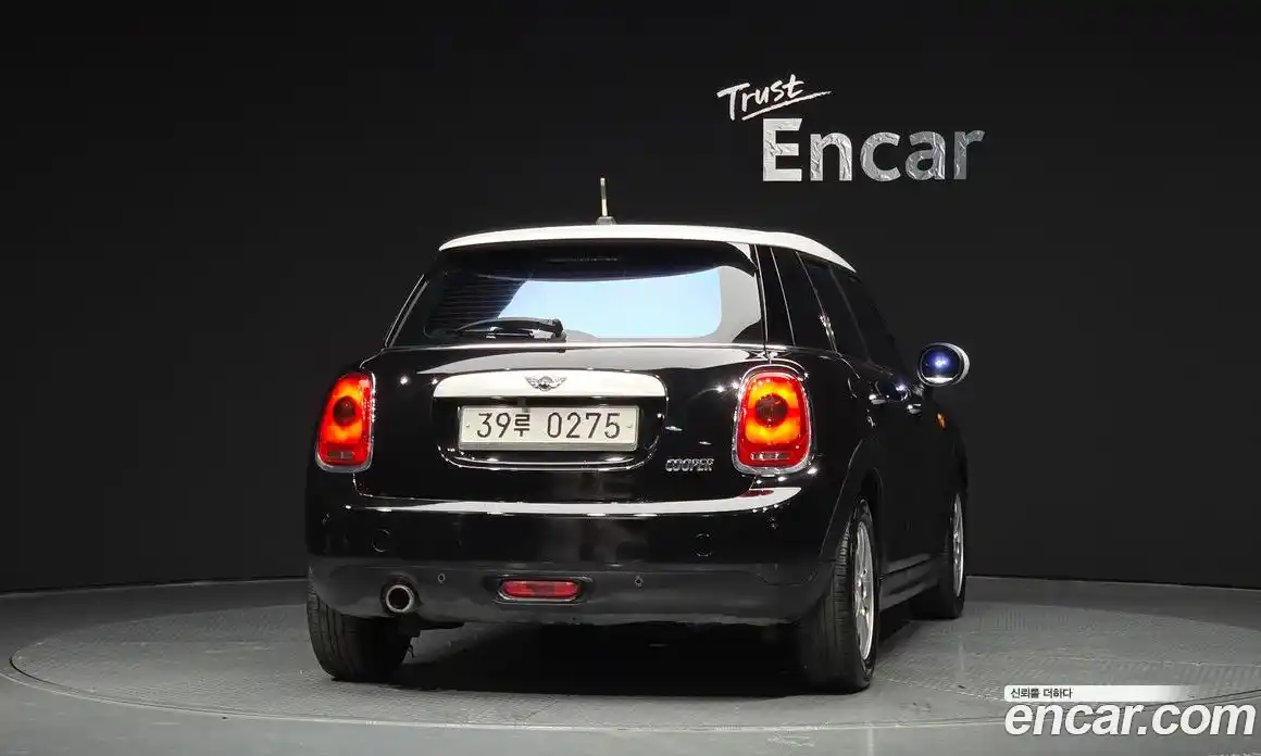 Mini Cooper 2015 1.5 Автомат в Москве № 214348, фото 7