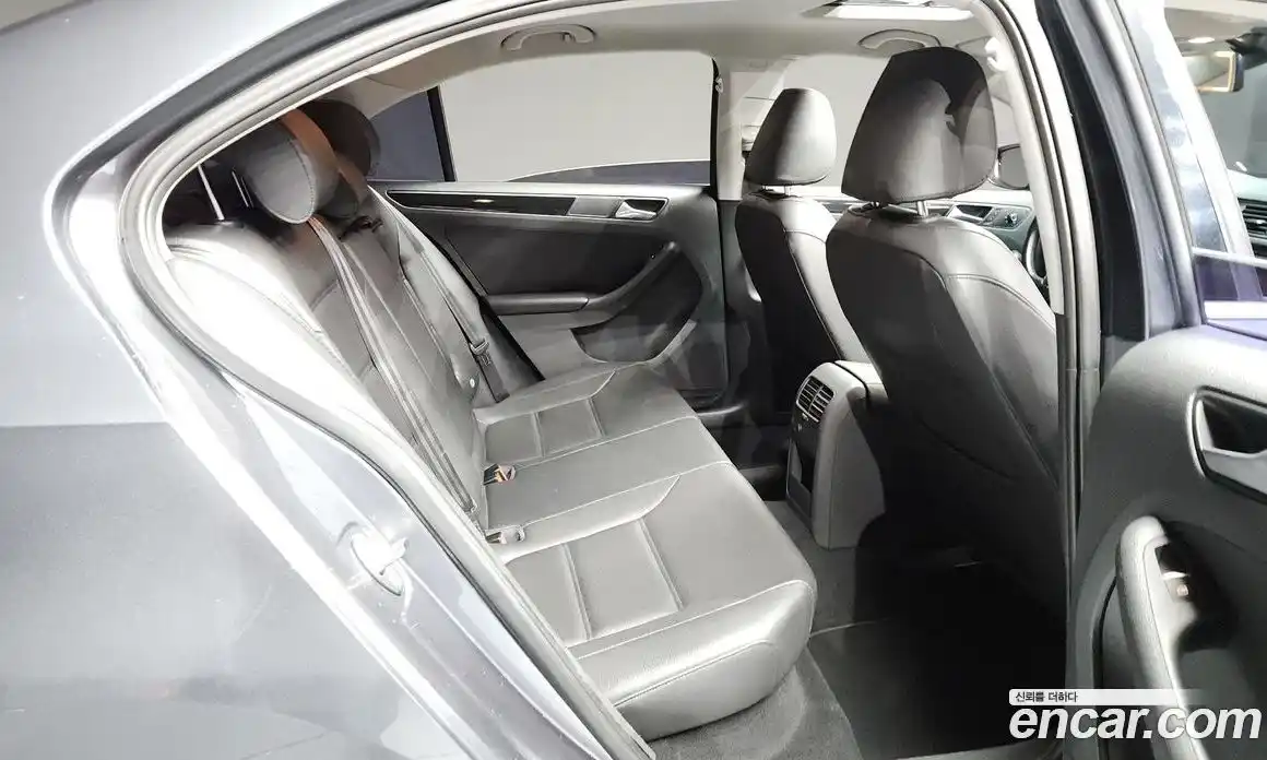 Volkswagen Jetta 2015 2.0 Автомат в Москве № 215325, фото 6