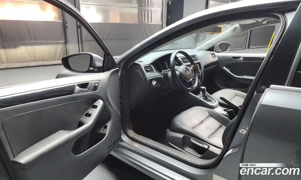 Volkswagen Jetta 2015 2.0 Автомат в Москве № 215325, фото 10