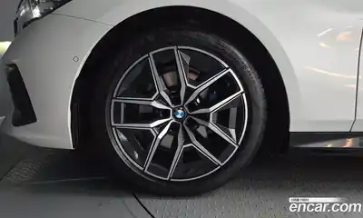 BMW 5-Series 2025 2.0 Автомат в Москве № 227804, миниатюра 2