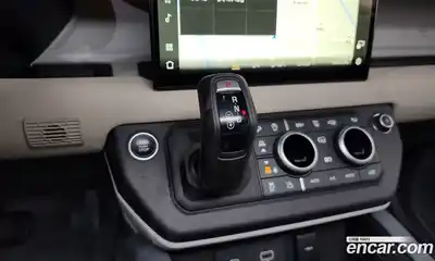 Land Rover Defender, 2023