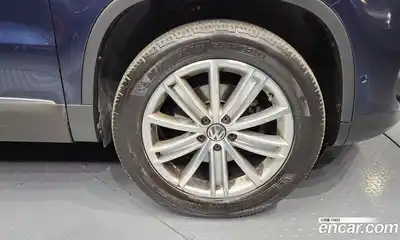 Volkswagen Tiguan 2016 2.0 Автомат в Москве № 232220, миниатюра 7