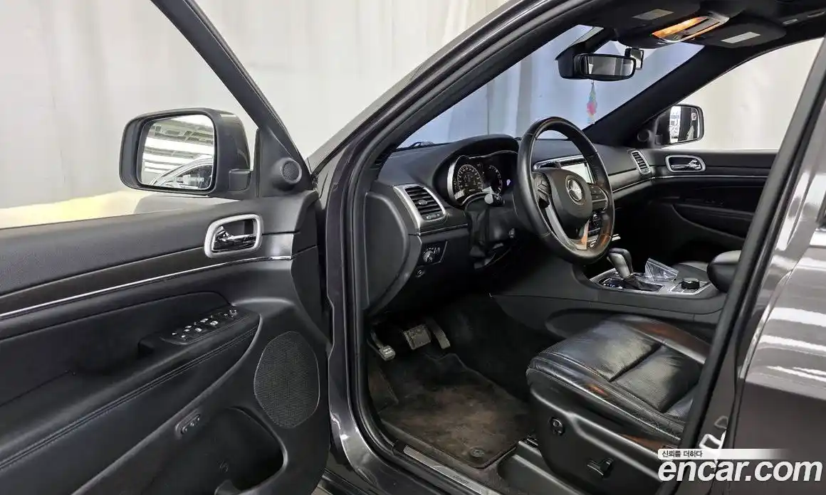 Jeep Cherokee 2018 3.6 Автомат в Москве № 232609, фото 16