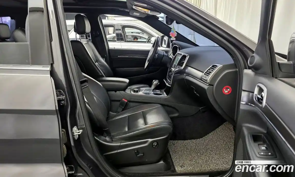 Jeep Cherokee 2018 3.6 Автомат в Москве № 232609, фото 17