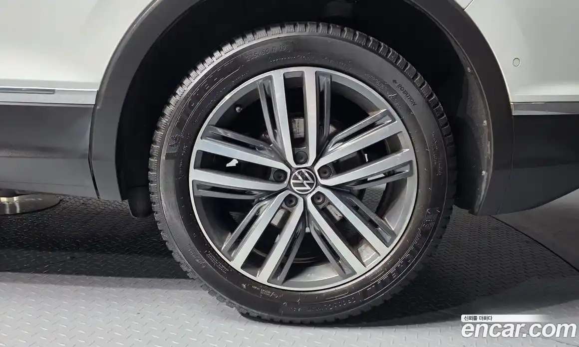 Volkswagen Tiguan 2022 2.0 Автомат в Москве № 254549, фото 5