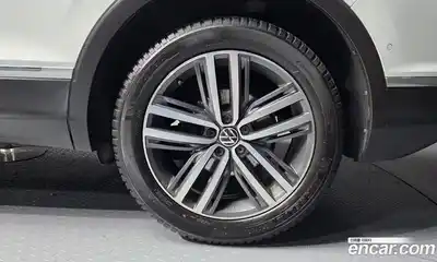 Volkswagen Tiguan 2022 2.0 Автомат в Москве № 254549, миниатюра 5