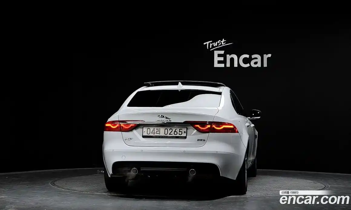 Jaguar XF 2016 2.0 Автомат в Москве № 256056, фото 12