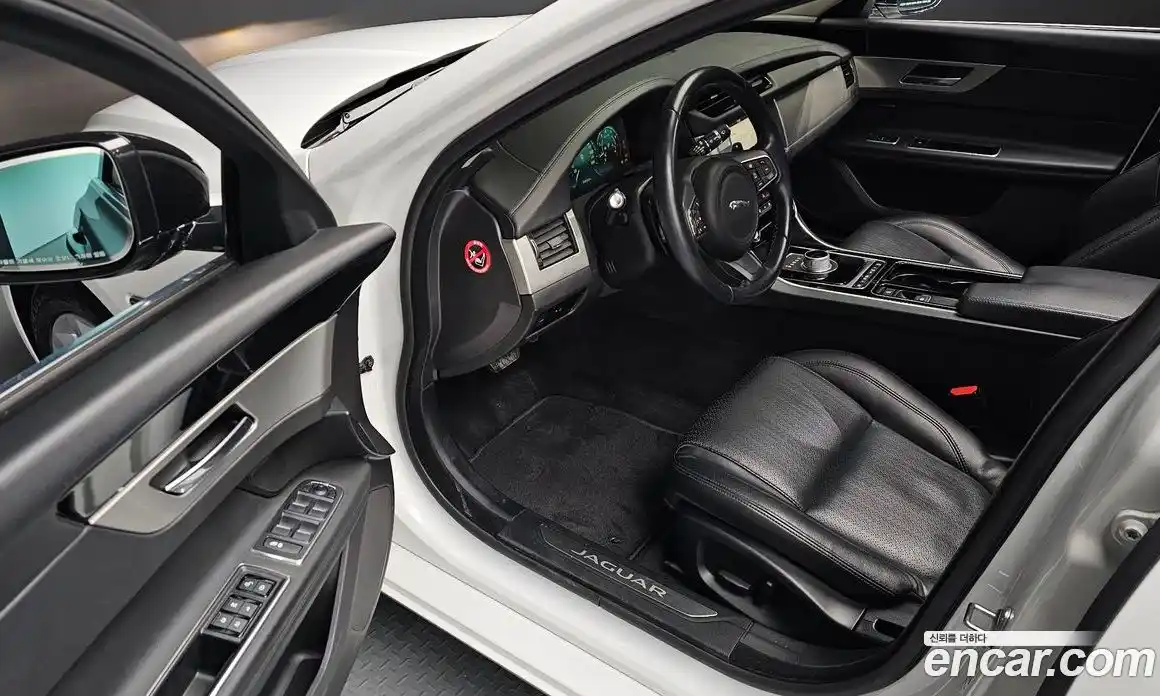 Jaguar XF 2016 2.0 Автомат в Москве № 256056, фото 16
