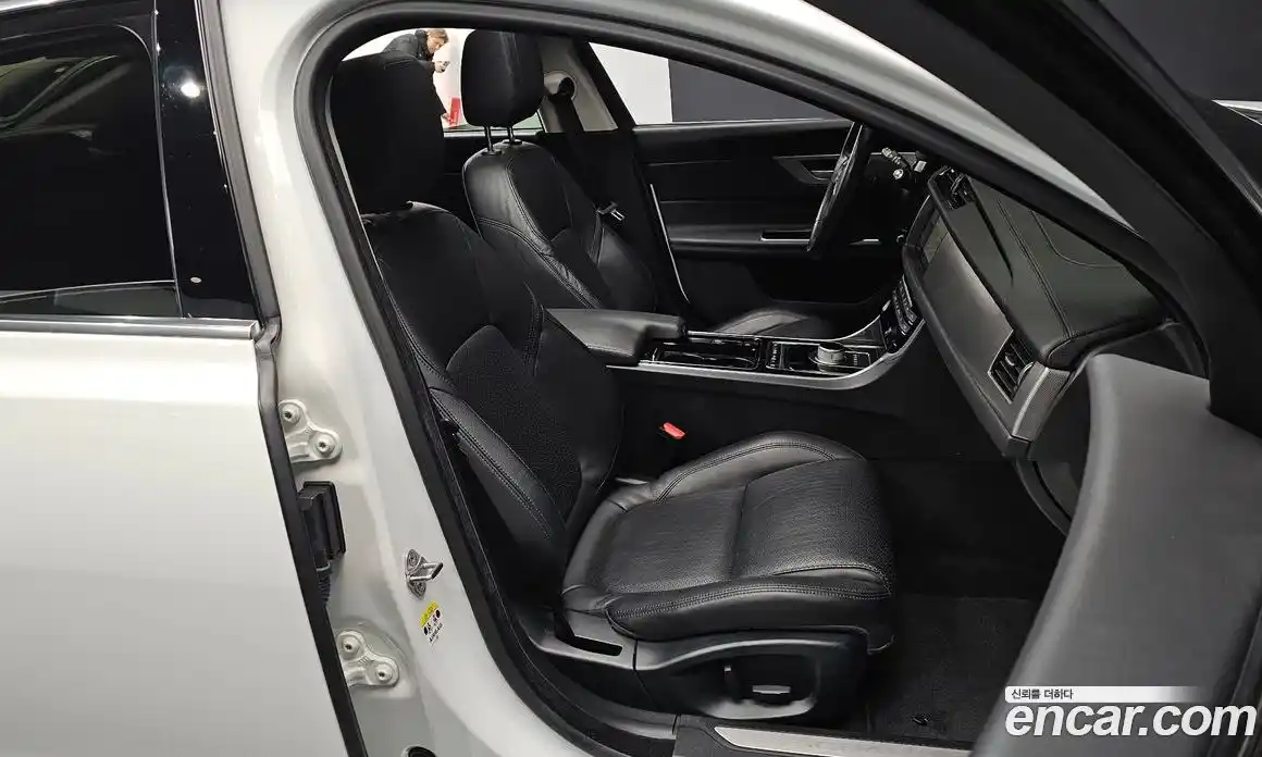 Jaguar XF 2016 2.0 Автомат в Москве № 256056, фото 3