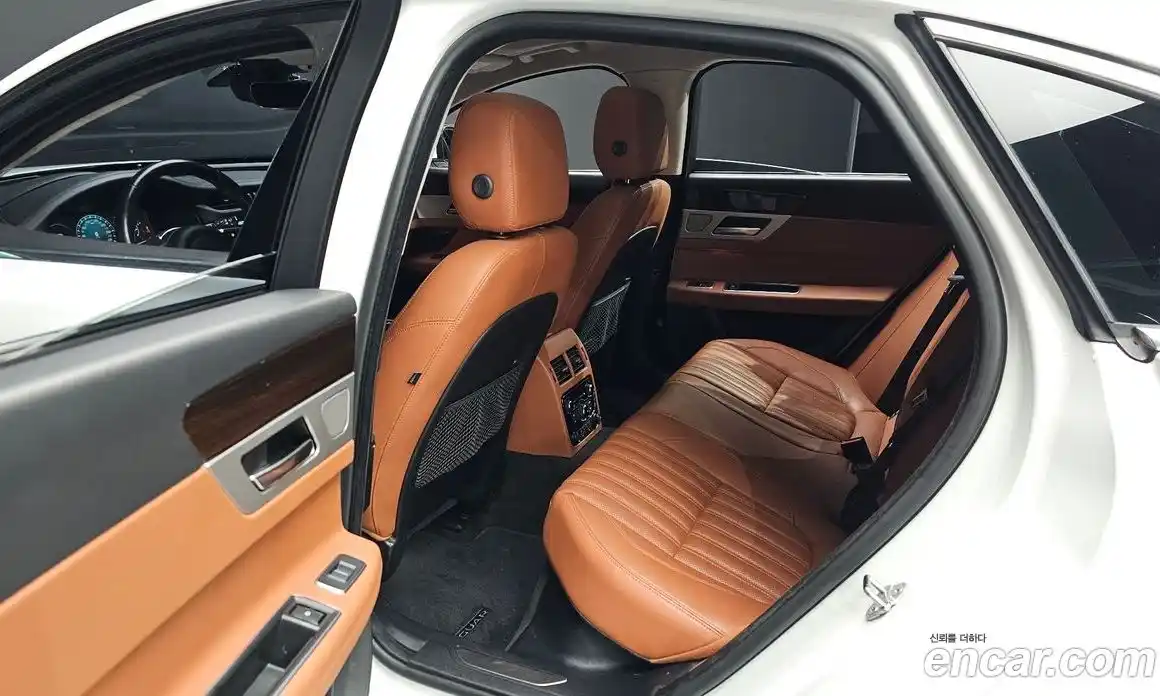 Jaguar XF 2020 2.0 Автомат в Москве № 256066, фото 16