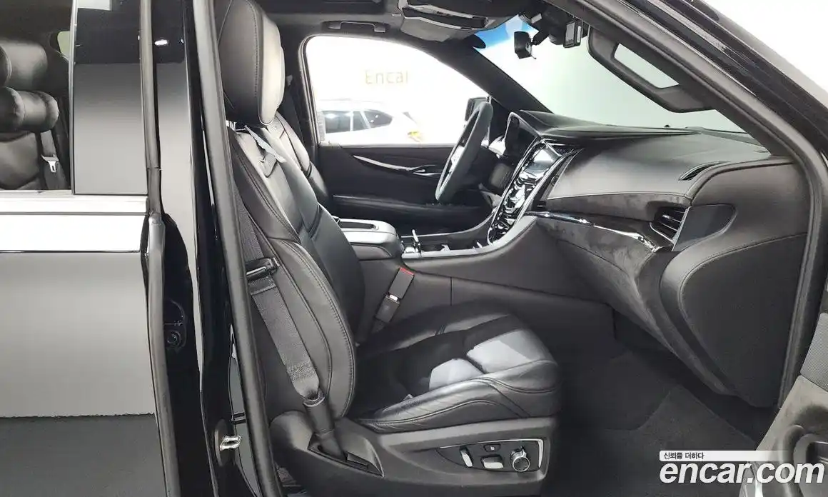 Cadillac Escalade 2018 6.2 Автомат в Москве № 337082, фото 13