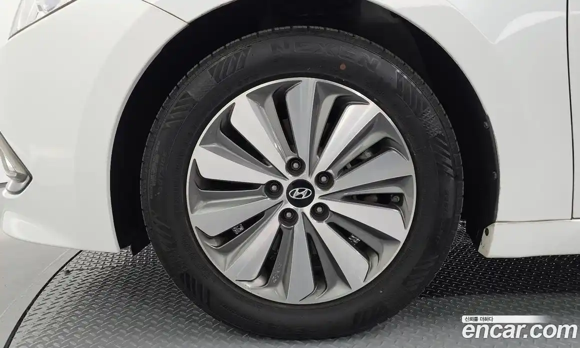 Hyundai Grandeur 2016 2.4 Автомат в Москве № 87717, фото 9