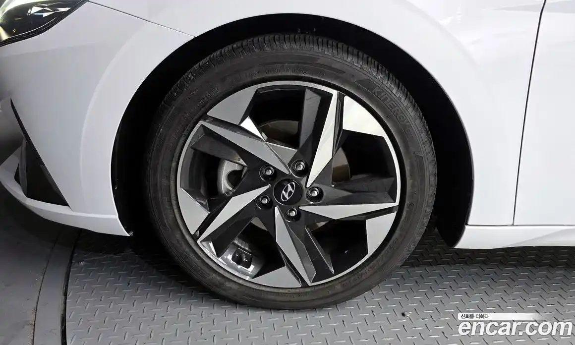 Hyundai Avante 2023 1.6 Автомат в Москве № 108694, фото 16