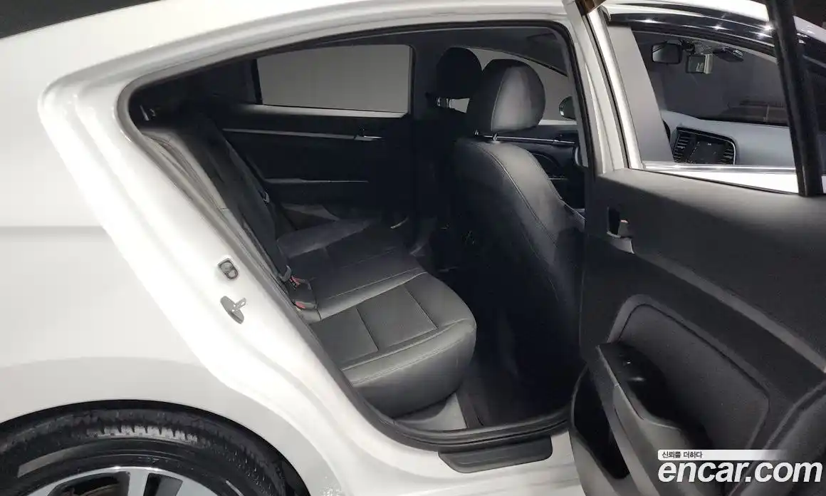 Hyundai Avante 2016 1.6 Автомат в Москве № 109835, фото 14