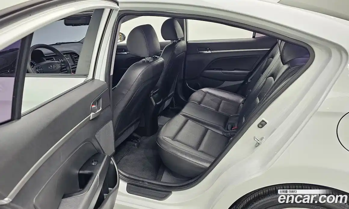 Hyundai Avante 2019 1.6 Автомат в Москве № 130454, фото 4