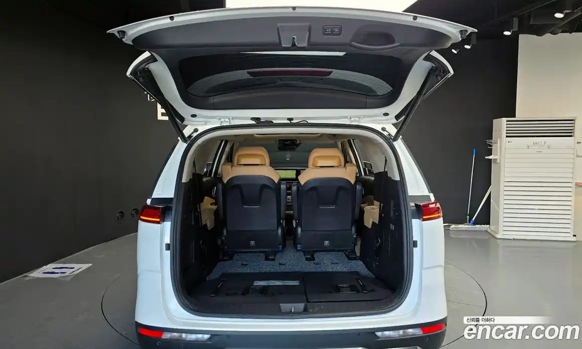 Kia Canival 2023 2.2 Автомат в Москве № 132999, фото 9