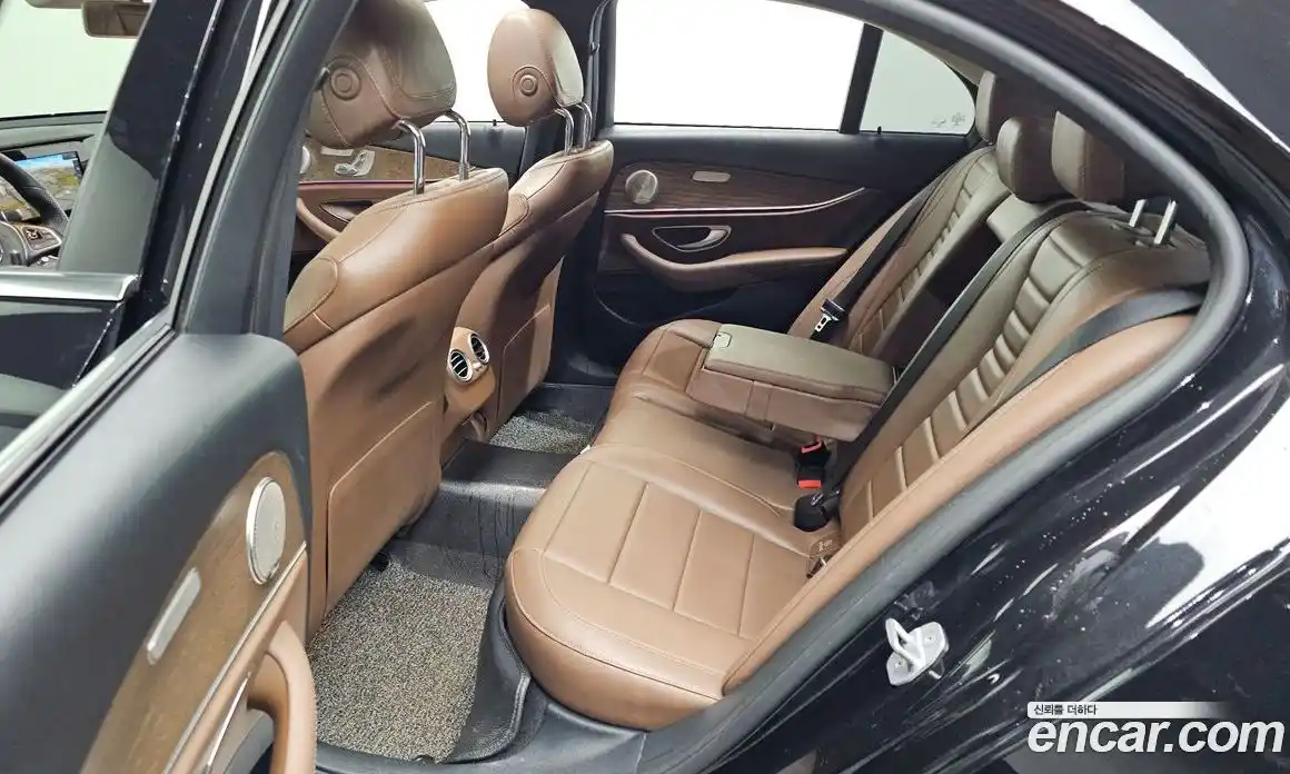 Mercedes-Benz E-Class 2018 2.0 Автомат в Москве № 150823, фото 12