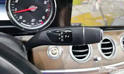 Mercedes-Benz E-Class 2018 2.0 Автомат в Москве № 150823, миниатюра 2