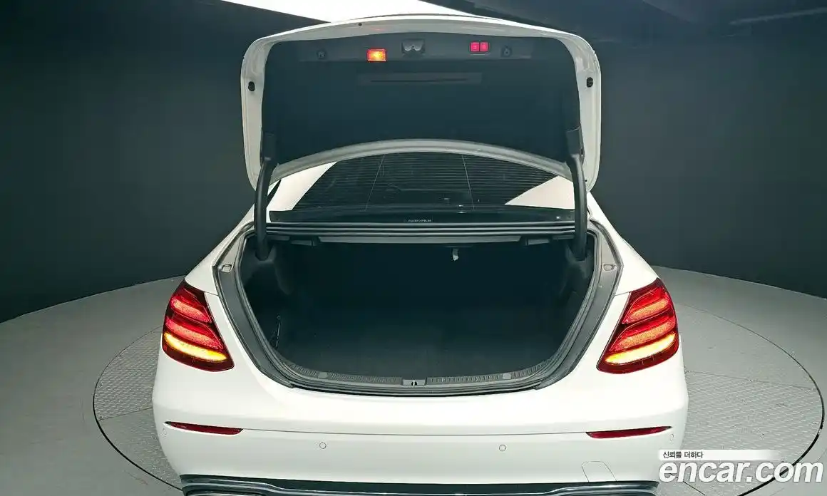 Mercedes-Benz E-Class 2019 2.0 Автомат в Москве № 161553, фото 19