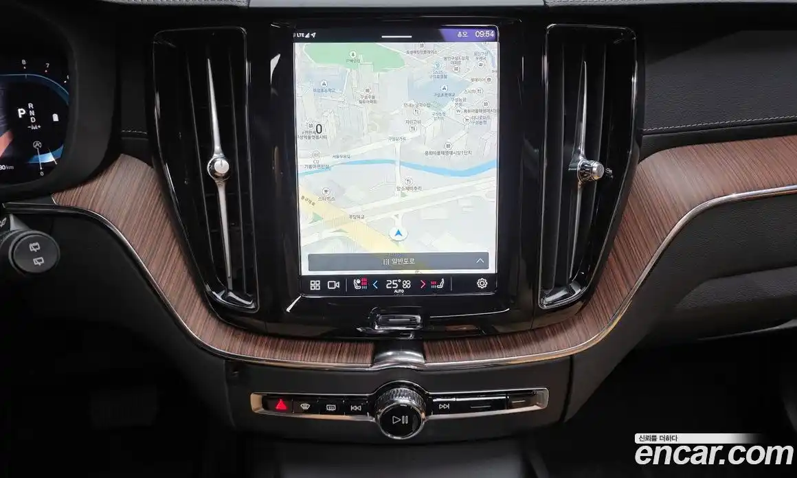 Volvo XC60 2024 2.0 Автомат в Москве № 164227, фото 13