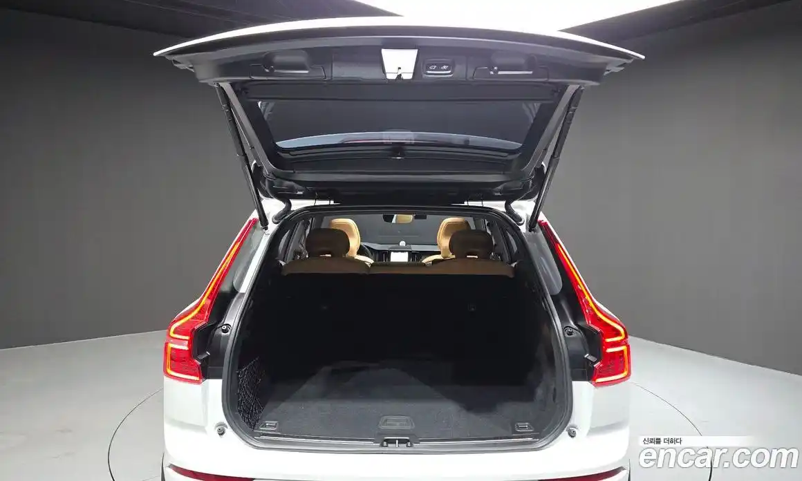 Volvo XC60 2024 2.0 Автомат в Москве № 164227, фото 17