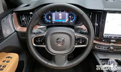 Volvo XC60 2024 2.0 Автомат в Москве № 164227, миниатюра 2