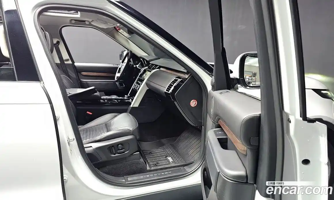 Land Rover Discovery 2017 3.0 Автомат в Москве № 166358, фото 17