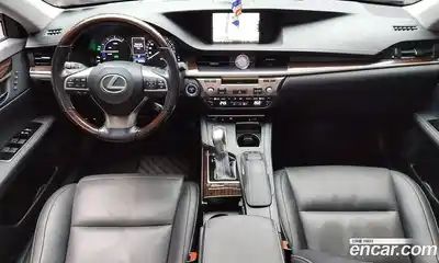 Lexus ES, 2016